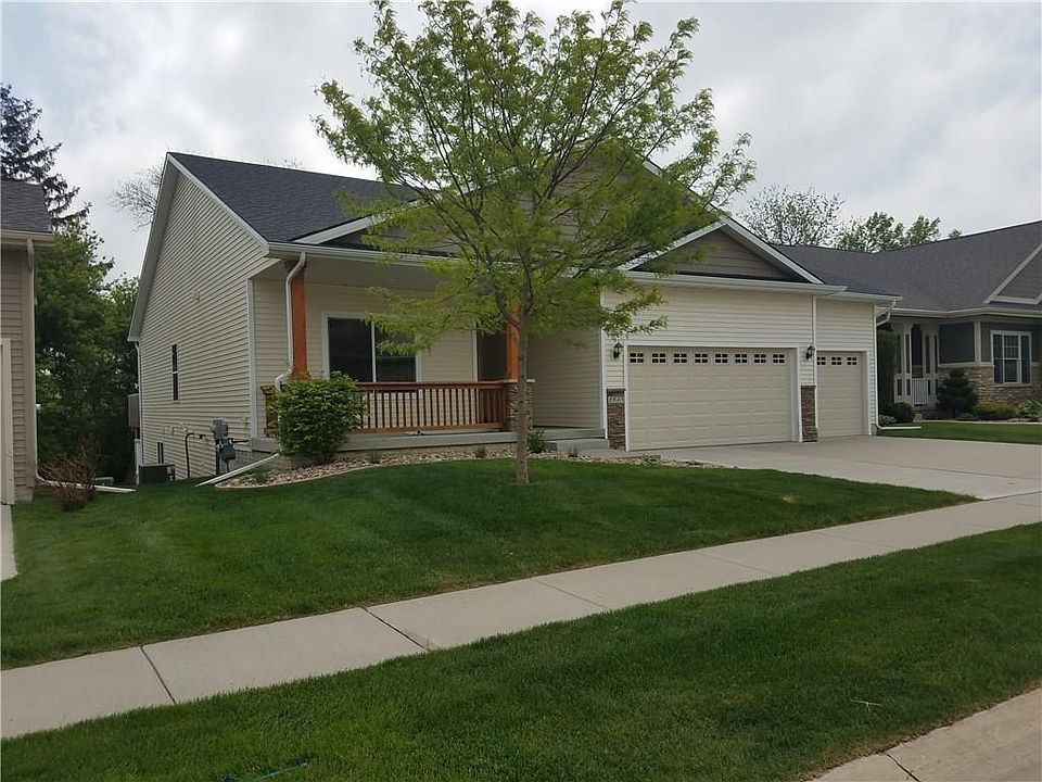 1st image of 1545 SE Oxford Dr