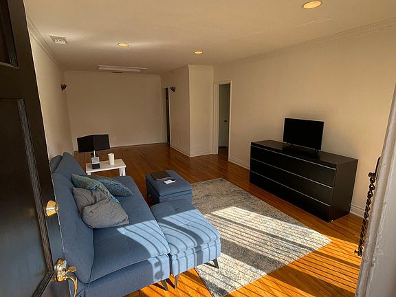 4th image of 874 Alandele Ave