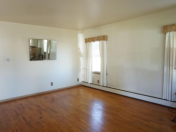 3rd image of 615 S Gladstone Ave