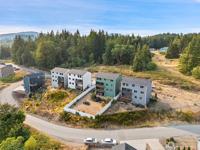 3rd image of 2416 W Echo bay Dr