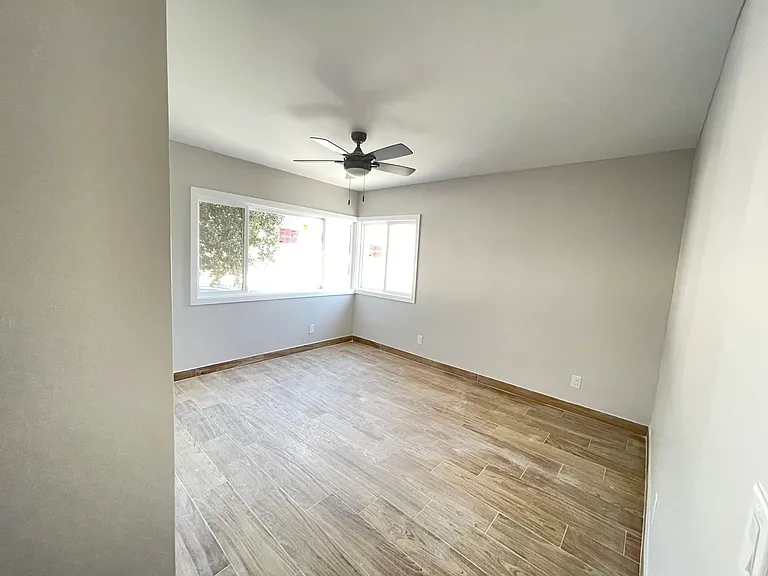 9949 Pinewood Ave — Photo 8