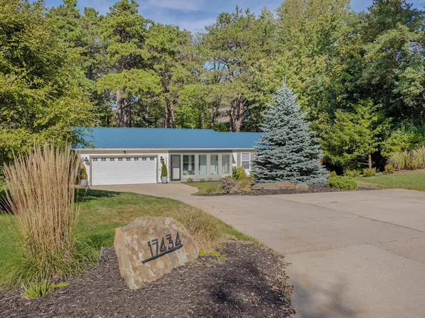 17434 Hiawatha Dr, Spring Lake, MI 49456