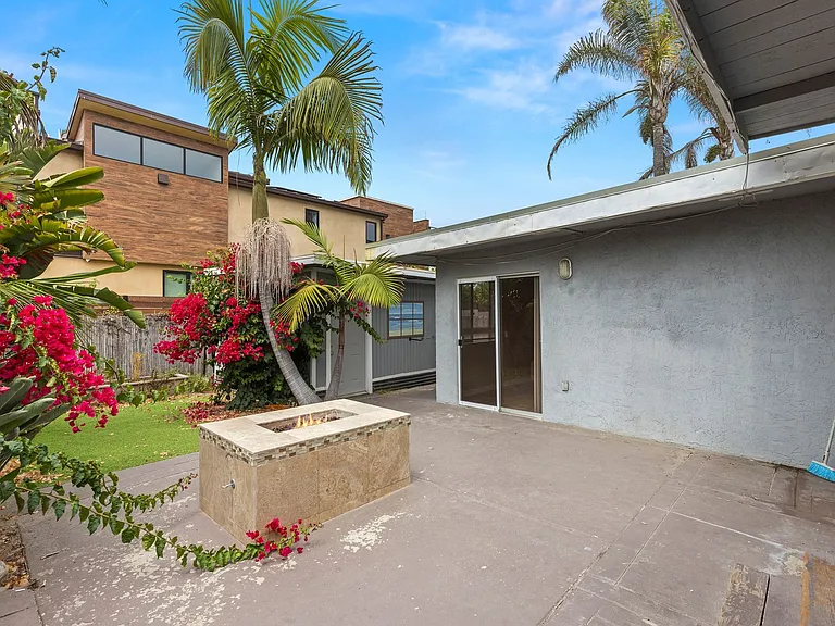 Carlsbad Blvd (Single Story Duplex) — Photo 23