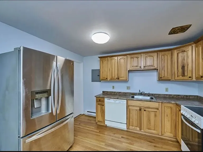 3 Colonial Village Dr #10 — Photo 4