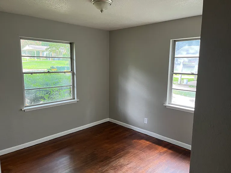 201 Terrace Ln — Photo 2