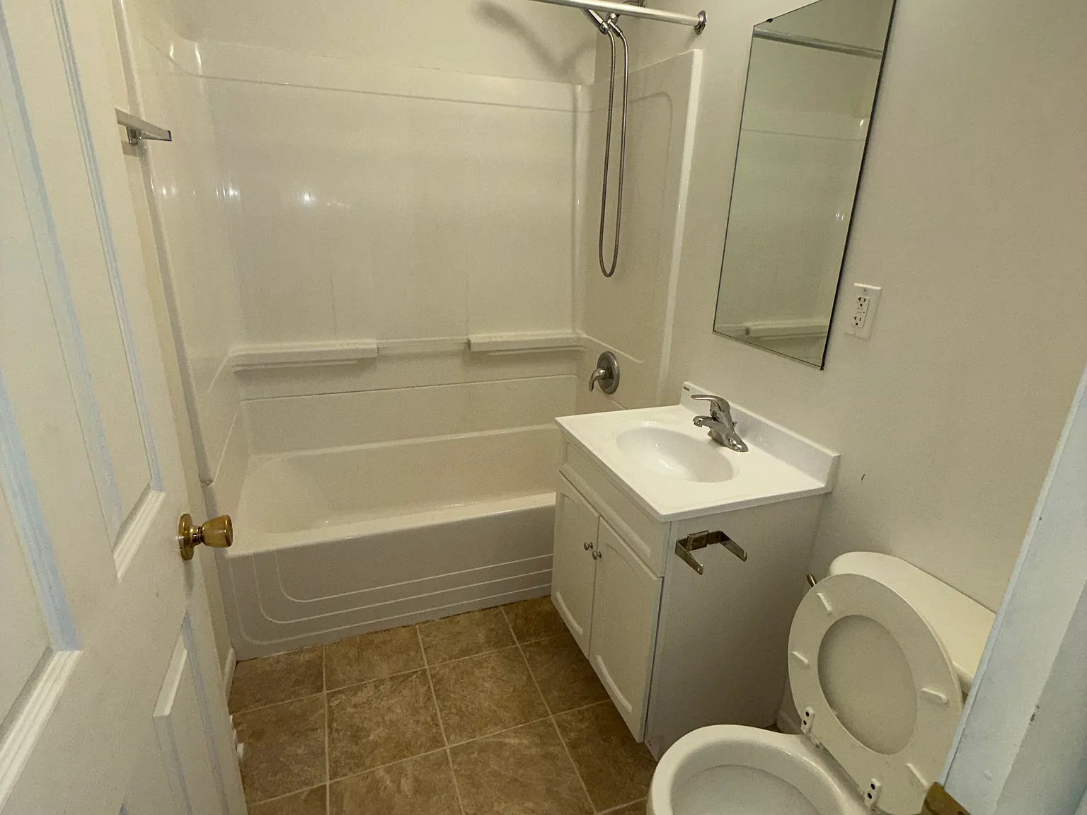 1 bed, 750 sqft, $1,200 — Photo 2