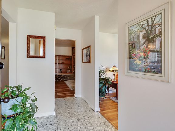 5th image of 10513 Arvilla Ave NE