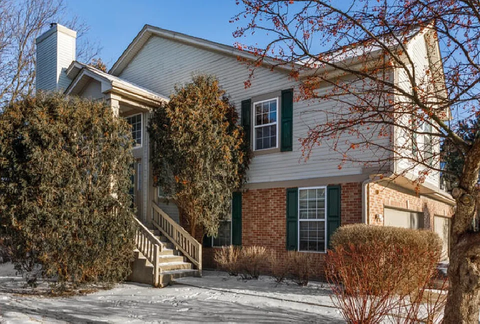 121 Commons Ct