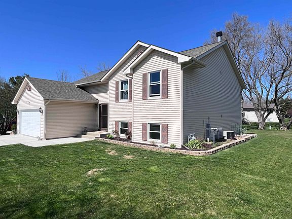 3rd image of 100 Ambrose Dr SE