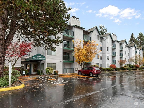 3rd image of 1522 NE 175th Street #210