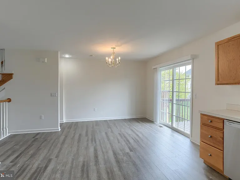 2120 Autumn Ct — Photo 8