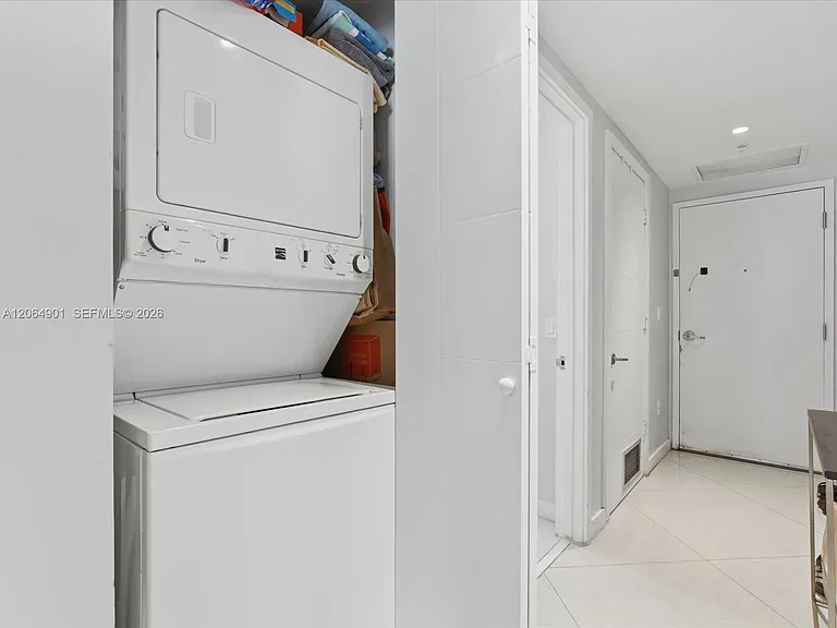 1010 SW 2nd Ave #1009 — Photo 9