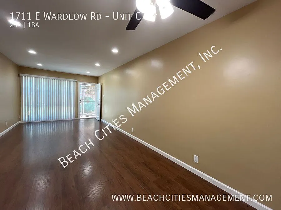 Spacious 2-Bedroom, 1-Bathroom Apartment — Photo 4