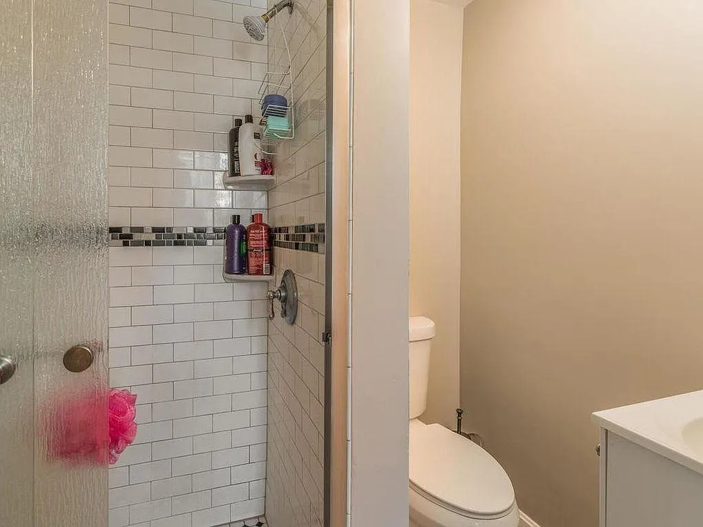 2 bed, 850 sqft, $2,400 — Photo 4