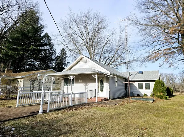 1126 White Rock Dr, Dixon, IL 61021