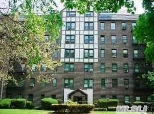 37 Brompton Rd APT 1F, Great Neck, NY 11021