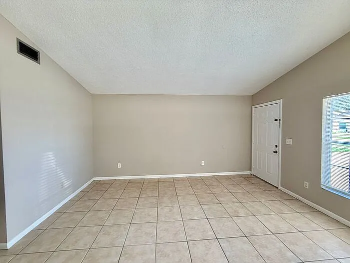 2452 E Illiana St — Photo 3