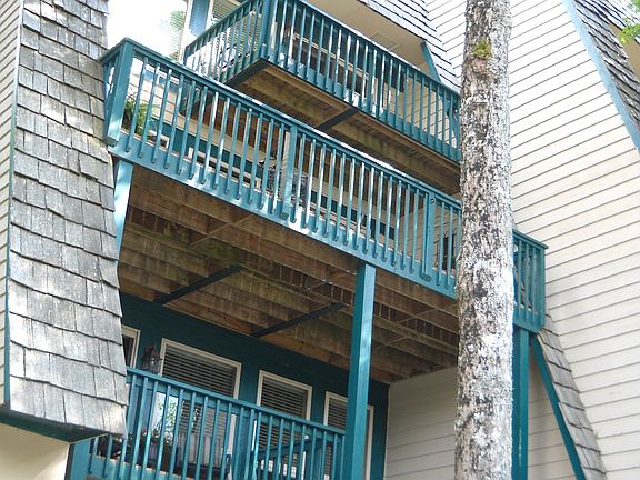 Back view deck on each level