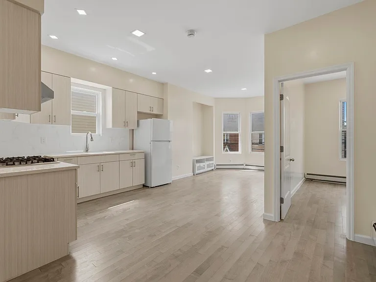 290 Grant Ave #2 — Photo 1