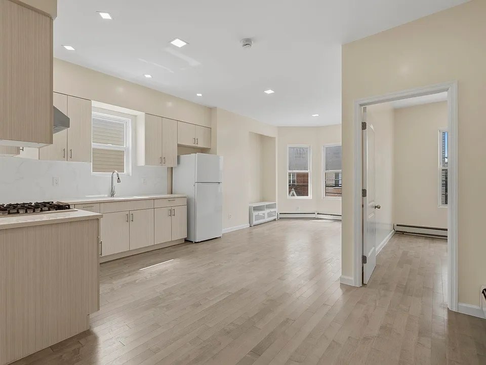 290 Grant Ave #2