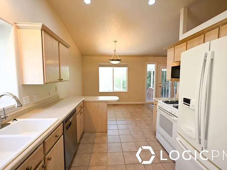 4616 S Zenia Meadows Ct #1 — Photo 12