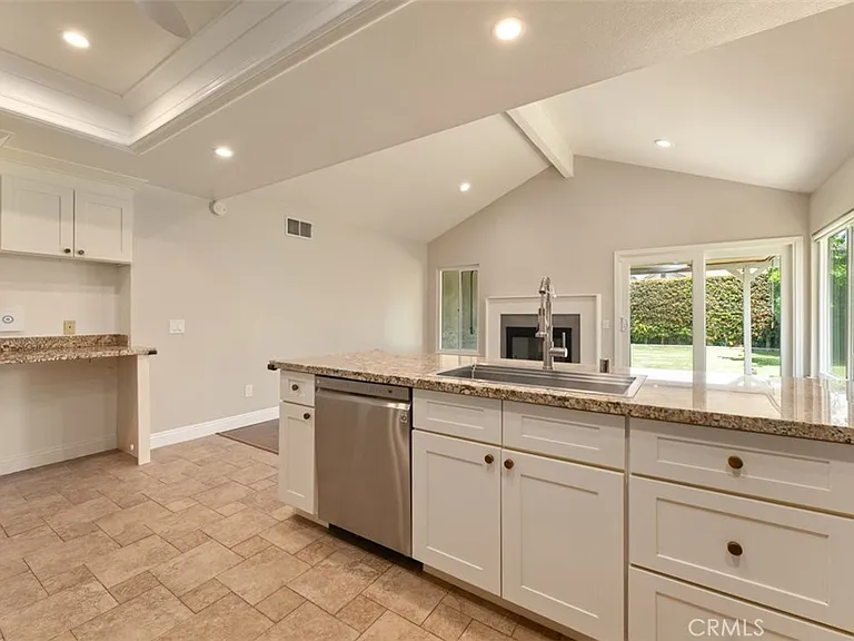 1981 Berkshire Dr — Photo 16