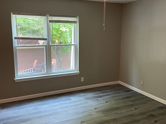 4th image of 904 Georgian Dr APT J