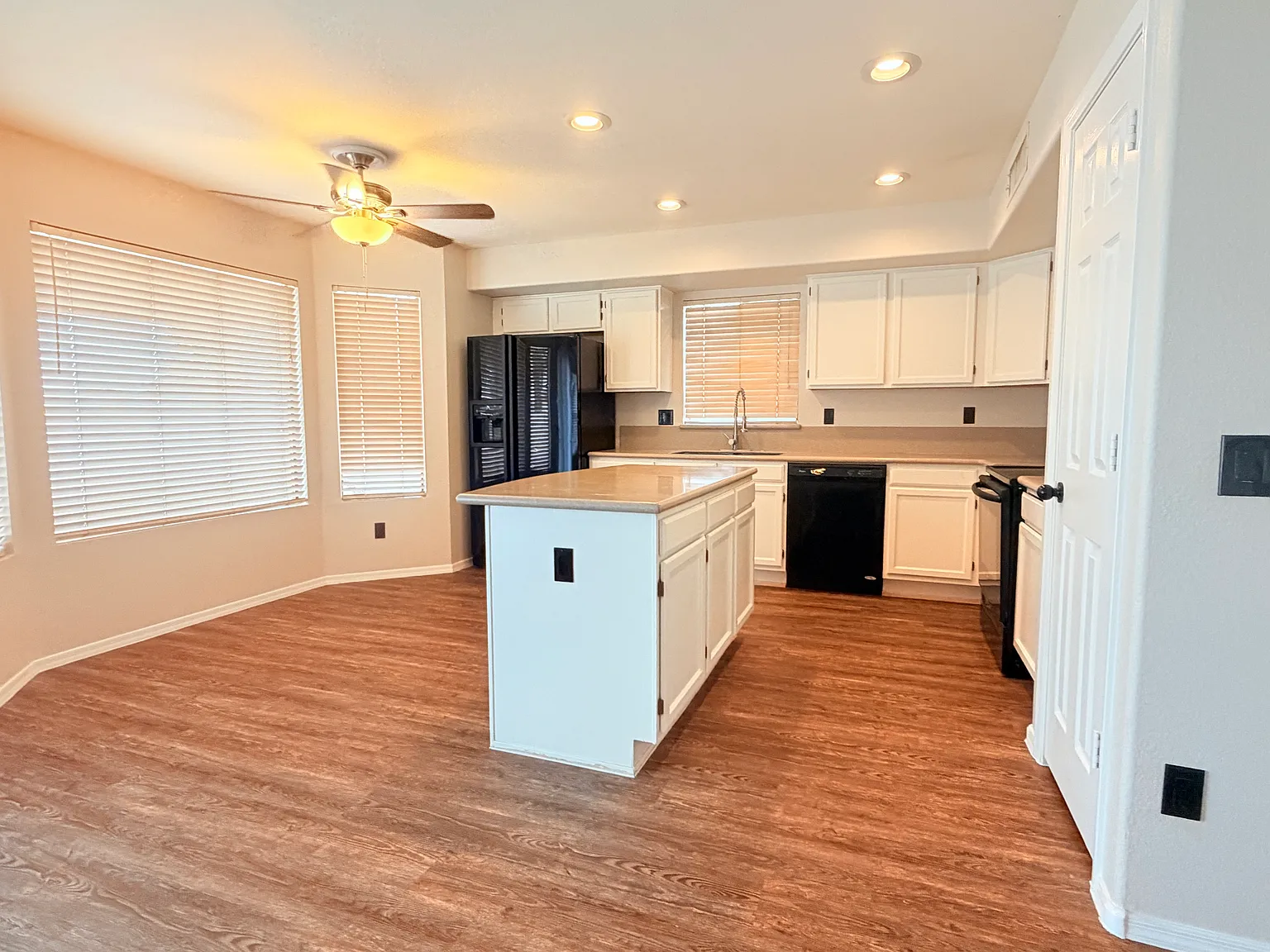 4 bed, 2.5 bath, 2018 sqft, $2,395 — Photo 3