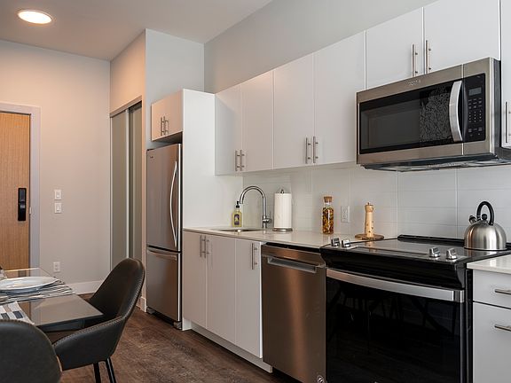 5th image of 80 Bond St E