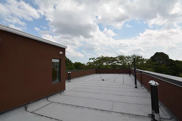 Rented by Hagstrom Management Inc | media 31