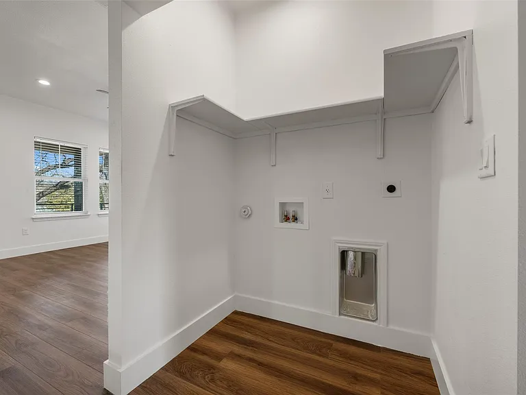 15407 Armstrong Ave — Photo 26