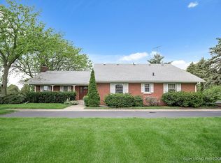 940 N Deerpath Rd, North Aurora, IL 60542