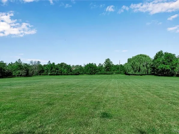 Willow Lake Ct #10, Clarence, NY 14031