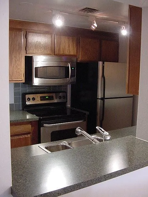 800 Pearl Street — Photo 2