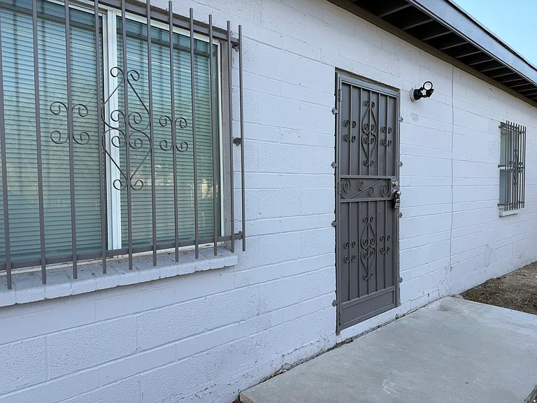 26 N Melrose Ave — Photo 1