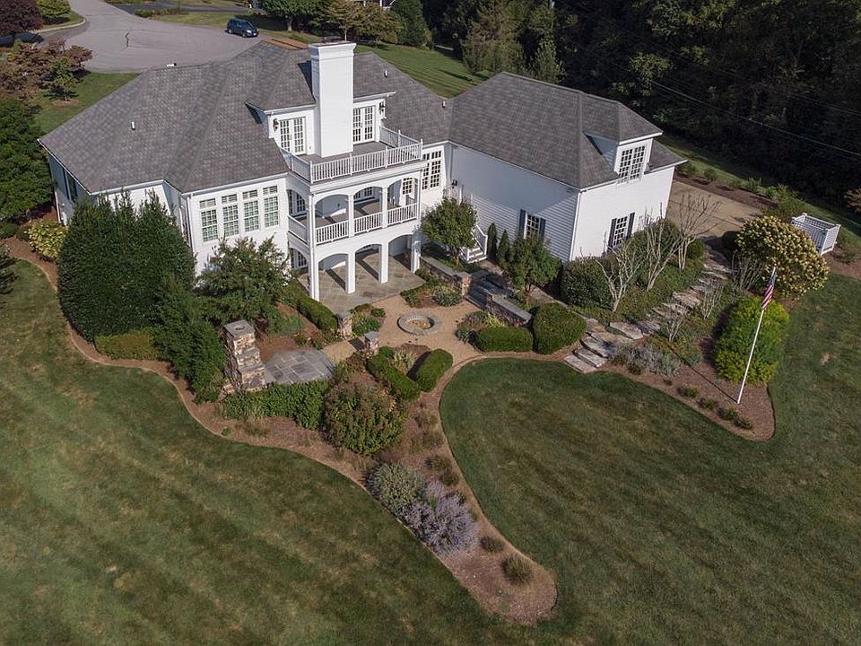 1st image of 390 Oakmont Dr