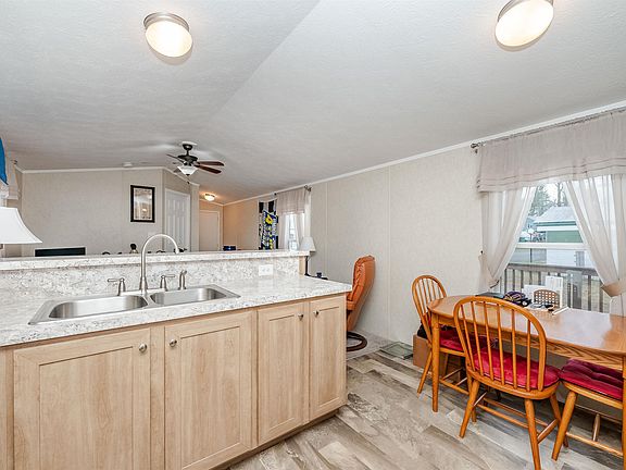 3rd image of 7 S Dewberry Lane