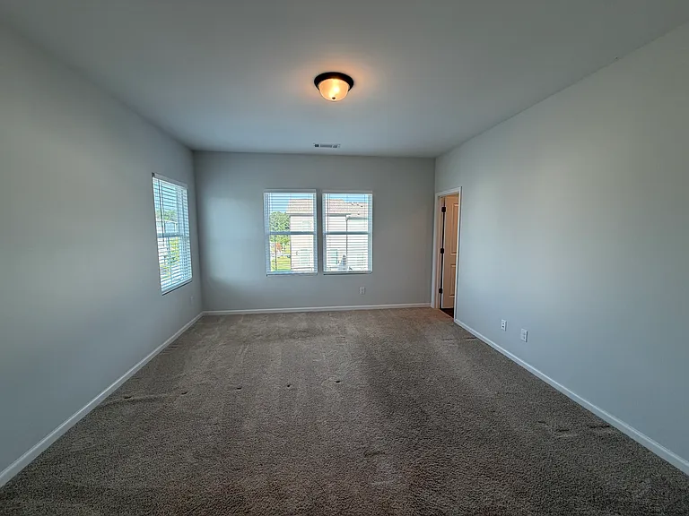 900 Colton Dr — Photo 9