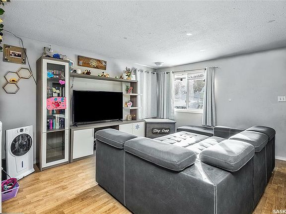 2nd image of 472 19th St E