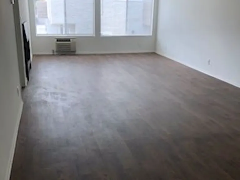 1820 S Bentley Ave — Photo 3