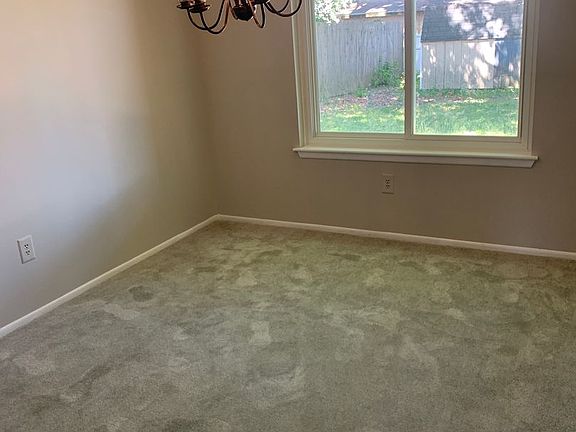 3rd image of 313 Winterberry Dr