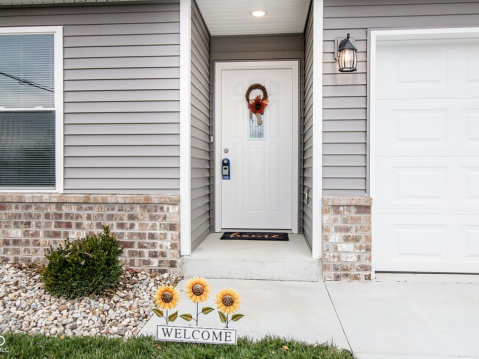 2nd image of 1631 W Paula Dr