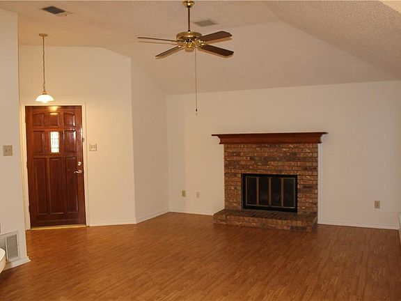 2nd image of 2109 Peakwood Dr