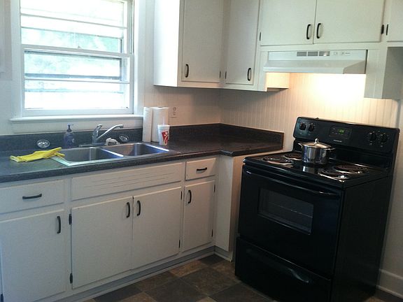 3rd image of 243 Douglas Ave