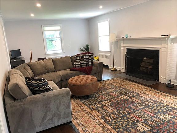3rd image of 33 Waterford Ln