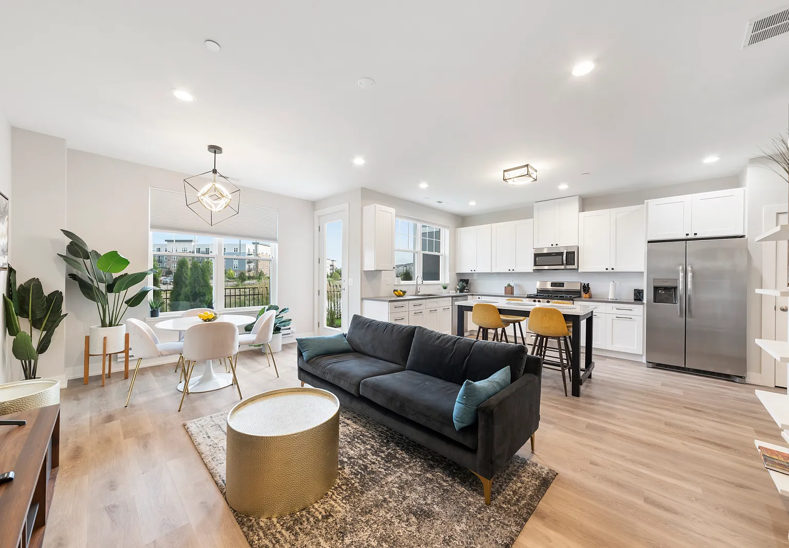 3 bed, 4.0 bath, 1953 sqft, $4,460 — Photo 3
