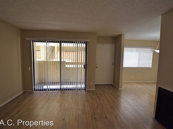 2nd image of 12142 Oxnard St APT 107