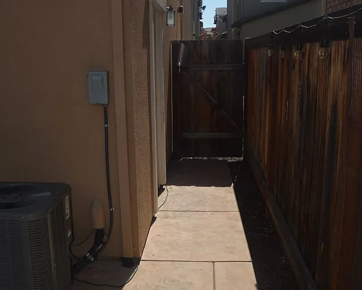 321 Macarthur Way — Photo 33