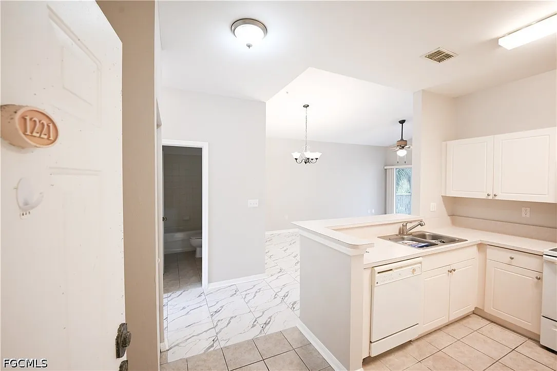 3 bed, 2.0 bath, 1043 sqft, $1,700 — Photo 4