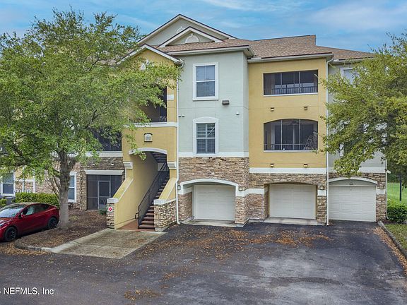 3rd image of 8539 GATE Parkway W #438